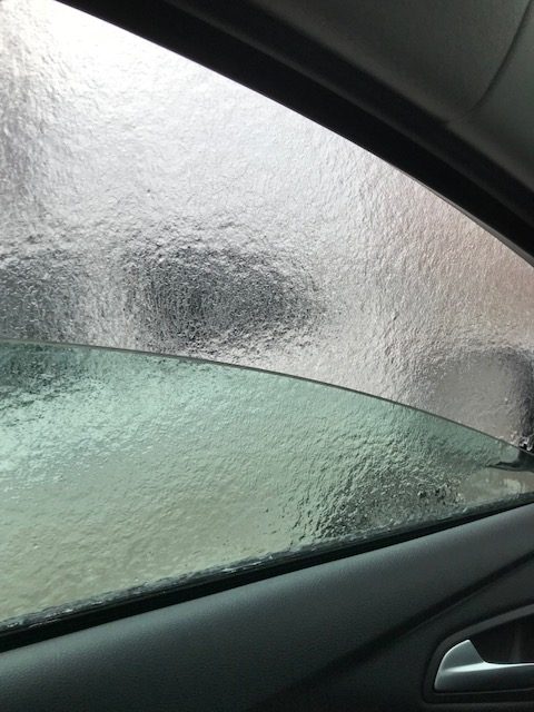 лед на стекле авто