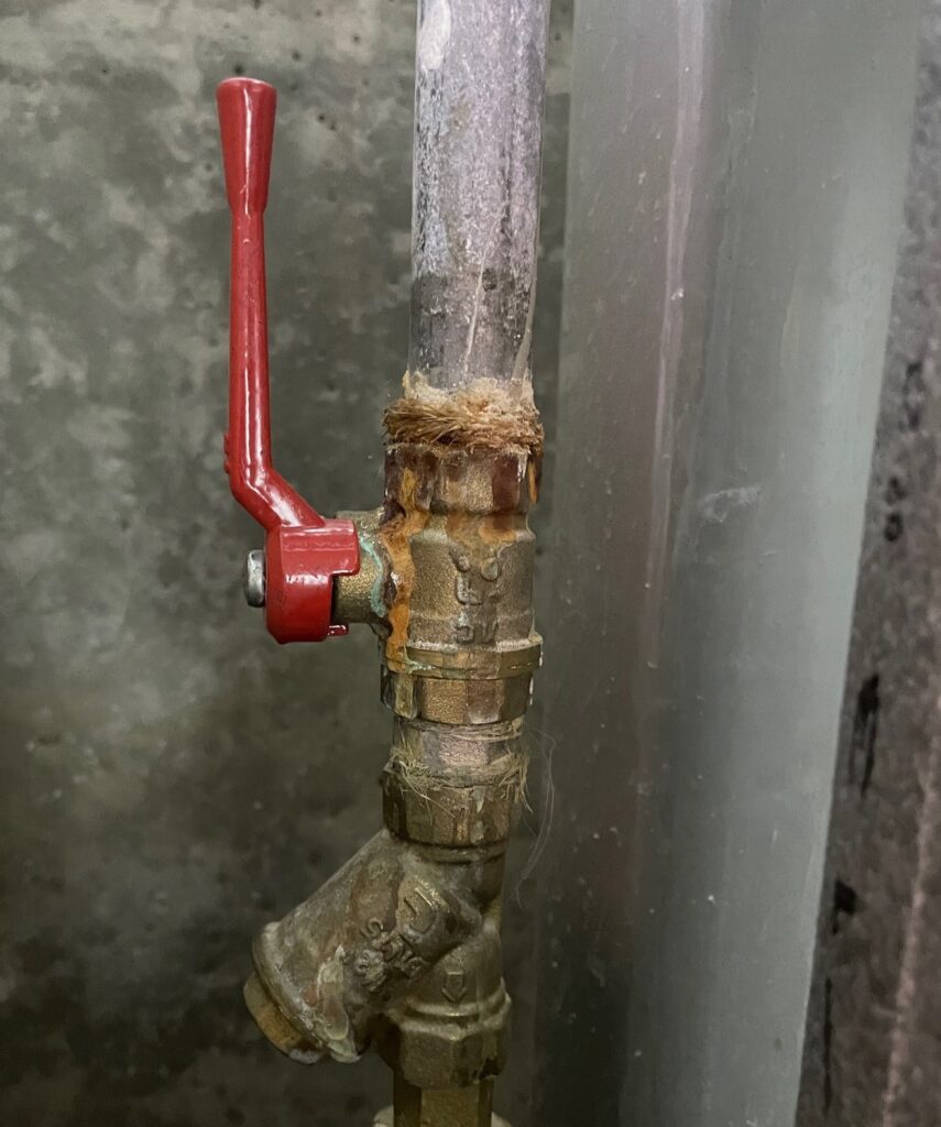 Когда может лопнуть водонапорная труба ? 1 Пример трубы которая вот вот может лопнуть