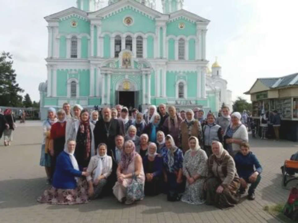 Паломничество поездки. Паломники Дивеево монастырь. Центр паломников в Дивеево. Иверский храм Эртиль.