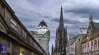 Более 300 лет назад в Эдинбурге уже строились 14-этажные жилища. Фото 1