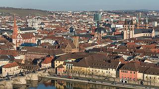 Бутылку штейнского вина из Вюрцбурга выпили через 420 лет после сбора урожая. Фото 1 