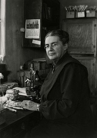 Дочь врача так увлеклась лечением растений, что стала академиком и получила множество наград. Фото 2 