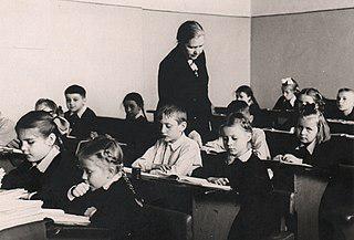 История административно-территориального деления России начинается в X веке, когда княгиня Ольга разделила Новгородскую землю на погосты и уроки… Фото 3 