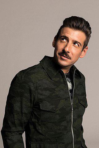 Итальянец и танцующая горилла на «Евровидении» в Киеве троллили тех, кто не наигрался в восточную философию. Фото 2 