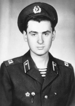 На плакате «Я вернулся, мама…» запечатлён последний погибший в Афганской войне советский солдат. Фото 3 