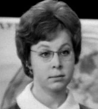 На руках Воина-освободителя (на фото) — актриса театра Сатиры Светлана Котикова. Фото 1 