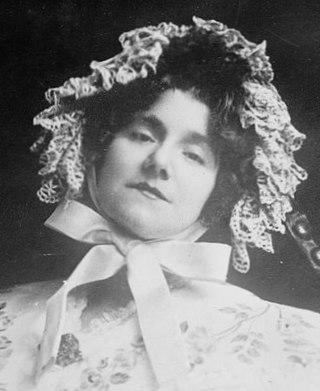 На стене рабочего кабинета Фрейда висела фотография его приятельницы — французской певицы. Фото 2 