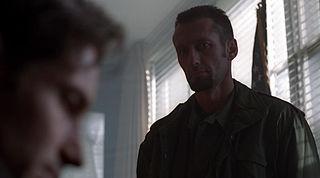 Передача о забытых  (англ.) (рус. во Вьетнаме американских военнопленных и разговор с офтальмологом привели к появлению на телеэкране человека-невидимки. Фото 7 