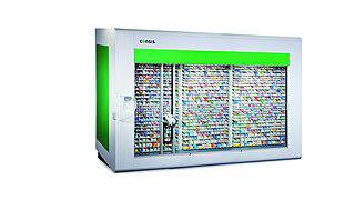 Первый аптечный робот в России заступил на боевое дежурство для борьбы с живыми очередями в 2006 году. Фото 1