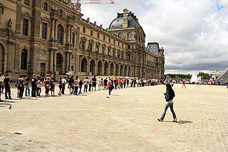 Первый аптечный робот в России заступил на боевое дежурство для борьбы с живыми очередями в 2006 году. Фото 3 