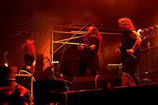 Пионеры трэш-метала исполнили пародийный кантри-кавер на свою песню. Фото 2 