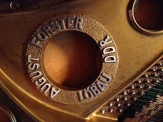 Предшественник синтезатора был выпущен немецкой фирмой ещё в 1930-е годы. Фото 2 