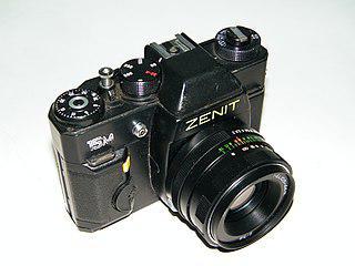 Советский завод, знаменитый выпуском фотоаппаратов (на илл.), ныне производит прицелы для стрелкового оружия, гранатомётов и миномётов. Фото 1 