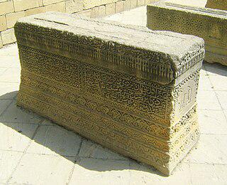 Сундуки бывают и надгробными. Фото 2 