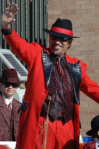 Текс-мекс Санта (на илл.) приезжает с Южного полюса на ослах. Фото 2 