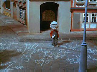 В известной датской книжке мальчик, оставшись один на свете, полетел в космос, а в её советской экранизации — пошёл в цирк. Фото 3 