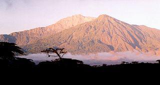 В сердце Африки высится пик Социализма. Фото 2 