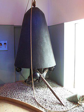 В XVII веке шведам при помощи водолазного колокола удалось поднять со дна Балтики половину пушек затонувшего корабля «Корона». Фото 3 