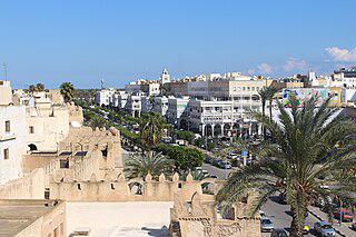 Во время Второй мировой войны экипаж британской субмарины в тунисском порту успешно взял на абордаж шхуну и сжёг её. Фото 2 