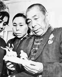 Встреча с Ростроповичем стала причиной появления пеликена с виолончелью. Фото 2 