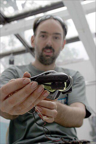 Благодаря киборгу, сварщики смотрят сквозь жидкие кристаллы уже 32 года. Фото 3