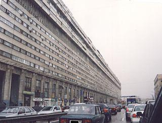 Длина дома-корабля на Большой Тульской улице Москвы составляет почти половину от длины всей улицы (на илл.). Фото 1 