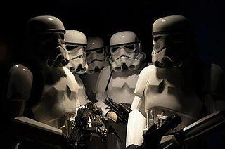 Для кинематографического и литературного клише, согласно которому второстепенные герои слабы в бою с главными, существует своё название — эффект штурмовика — и даже выведена специальная формула… Фото 1 