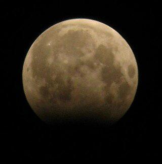 «Голубую луну» можно увидеть лишь раз в три года. Фото 1 