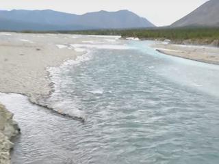 Горная река несёт свои воды в бассейны двух океанов. Фото 4 