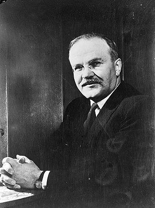 Город Северодвинск был основан в 1936 как посёлок Судострой, в 1938 получил статус города и имя Молотовск в честь Вячеслава Молотова, а в 1957 получил нынешнее название… Фото 2 