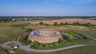 Исчезновение ГДР позволило возродить западнославянскую крепость. Фото 1 