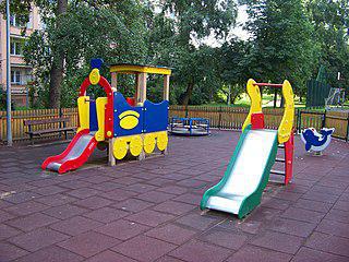 На первой в истории детской горке ребятишек делили по половому признаку. Фото 2 