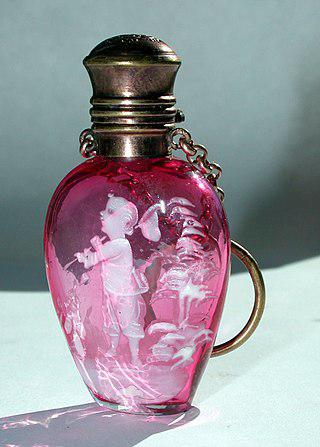 По красоте и изяществу флакончик для табака может составить конкуренцию флакону для духов. Фото 1 