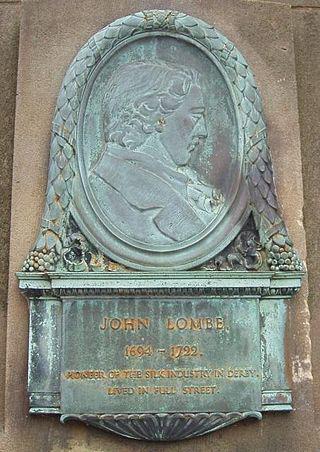 По легенде, британский предприниматель за кражу секрета тончайших женских чулок из шёлка был убит специально нанятой королём Сардинии женщиной. Фото 2 