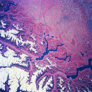 При возведении стен Московского Кремля приглашённые из Северной Италии зодчие приняли за образец миланский Кастелло Сфорцеско (на фото). Фото 2 