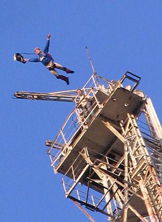 Российский бейсджампер совершил прыжок в кратер действующего вулкана. Фото 4 