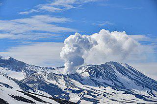 Российский бейсджампер совершил прыжок в кратер действующего вулкана. Фото 5 