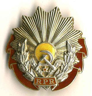 Румынский миллиардер после удачного визита в Париж получил от правительства Чаушеску орден Труда. Фото 3 