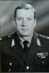 Среди наград генерала пожарной службы — медаль за участие в задержании банды налётчиков. Фото 1 