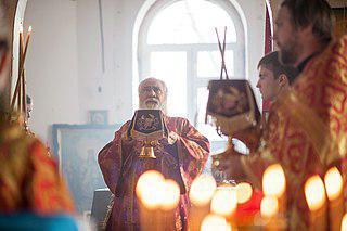 В католической церкви до 1970-х годов существовал чин остиария, в обязанности которого входило открывание и закрывание дверей во время богослужения. Фото 2 