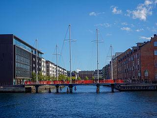 В Копенгагене есть пешеходный мост о пяти круглых палубах с мачтами. Фото 1 