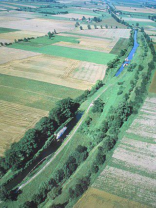 В Варминско-Мазурском воеводстве Польши корабли ходят по суше как по воде. Фото 2 