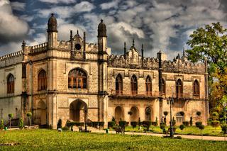 В Зугдиди есть дворец Мюратов, где экспонируется посмертная маска Наполеона. Фото 3 