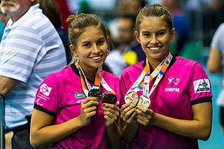 Во время Олимпийских игр 1992 года некоторых китайских гимнастов было действительно трудно различать. Фото 2 