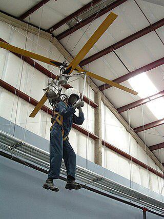 Возможности одного сверхлёгкого летательного аппарата привлекали оборонные ведомства, а другого (на илл.) — аэрокосмическое. Фото 3 