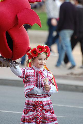 Ежегодно в третий четверг мая отмечается День вышиванки (на илл.). Фото 1 