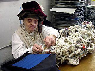 Глухота и синдром Дауна — не помеха для того, чтобы выставляться в Париже и Нью-Йорке. Фото 3 