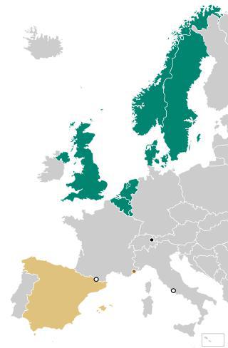 Исторический зал (на илл.) в ратуше знаменит уникальным собранием портретов германских монархов — от Карла Великого до Франца II. Фото 1 