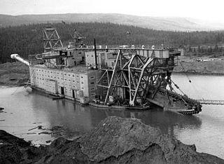 Крупнейшая в мире золотодобывающая драга утонула морозной осенью 1992 года. Фото 1 