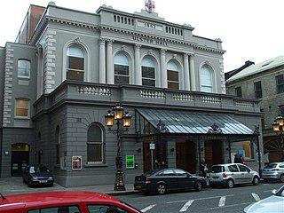 Культовая песня Led Zeppelin была впервые исполнена в североирландском мюзик-холле (на илл.). Фото 4 